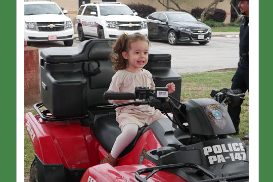 UHPD Hosts Annual Egg Hunt