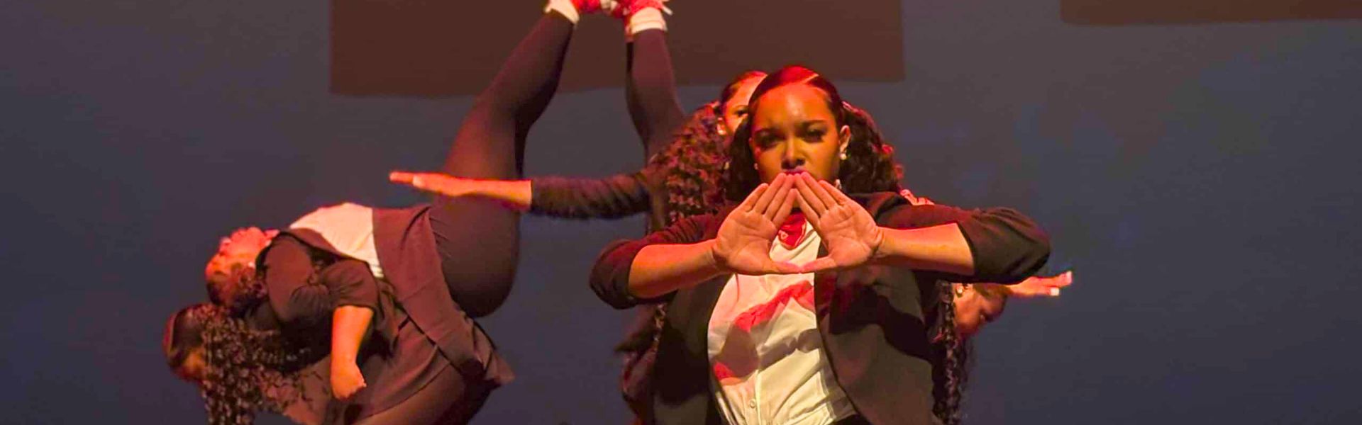 Stroll off performers