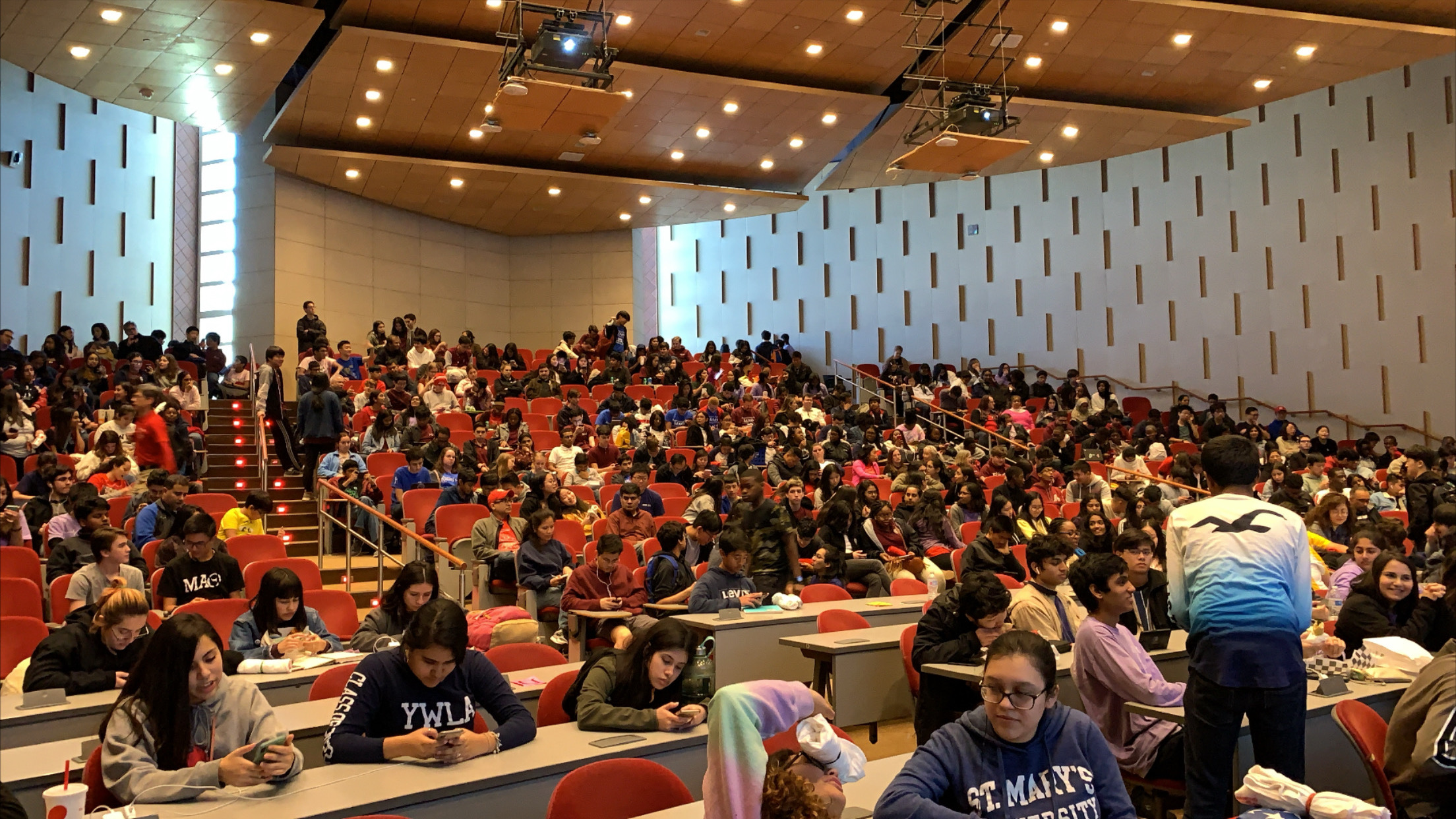 crowd3.jpg