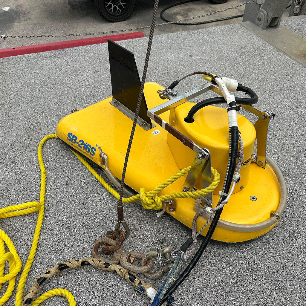 SB-216S: Main sonar that was intended to trail off the end of the boat.