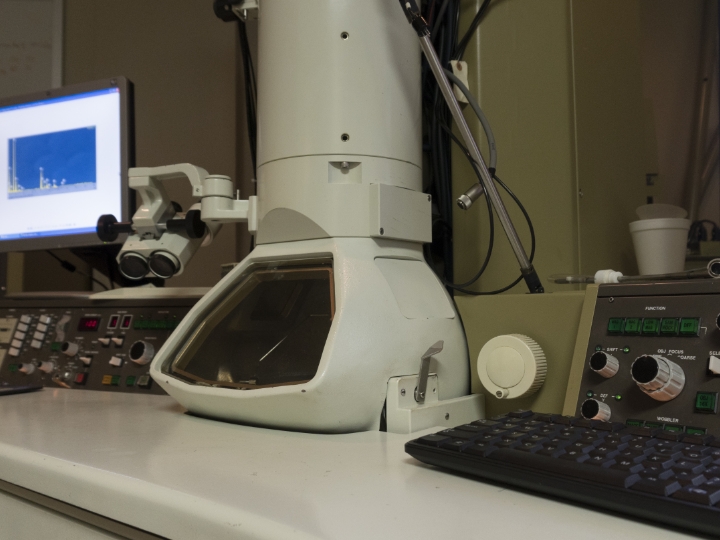 electron microscopy instrument
